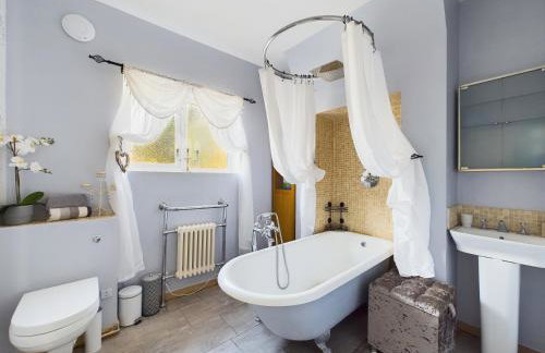 Large house with pool only 15 mins from the beach - Foto 23