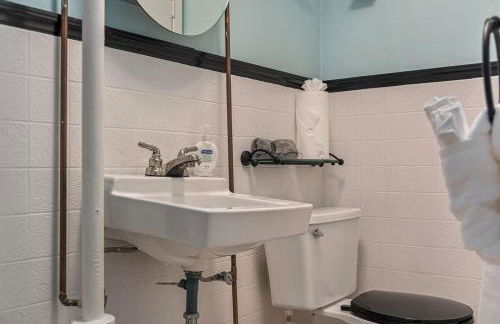 Peaceful Hillside Retreat Firepit & Spacious Yard - Photo 53