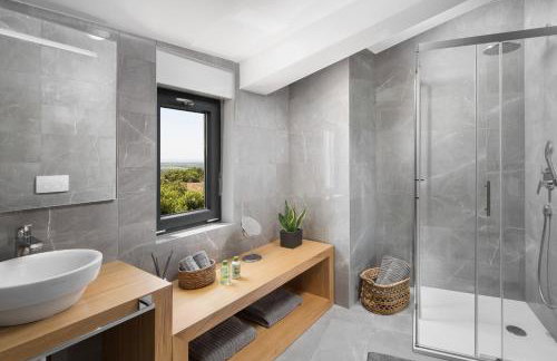 Villa Mariva for 8 persons near Porec with 44 m2 heated pool, sea view, fitness & kids playground - Foto 25