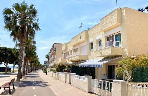 House in front of the beach with sea view - Foto 33