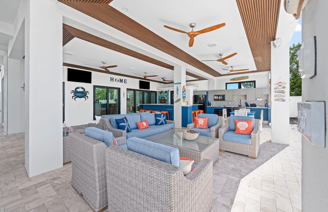 Luxury Seaside Escape Pool Dock Scenic Views - Foto 12