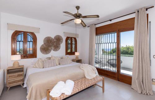 Villa Carmen - Peaceful Eco-Luxury with Private Pool and Sea Views & EV - near Sitges - Photo 3