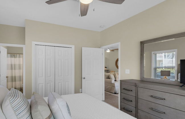 1st Floor, Walkable to Dining, Shopping, Beach - Sleeps 6 - Foto 6