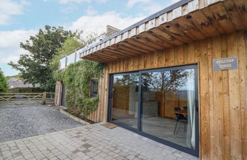 Hilltop Lodge - Photo 1