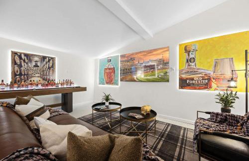 Bourbon-themed home w arcade & hot tub for groups - Foto 17