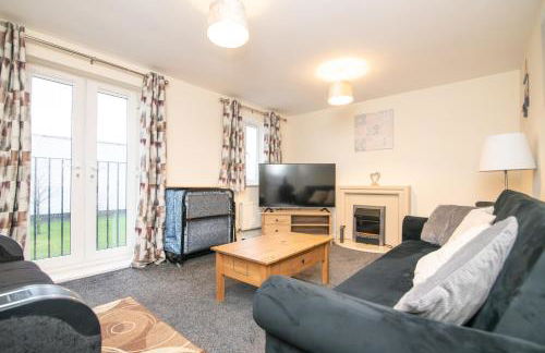 5 bed house with free parking in quiet location - Photo 6