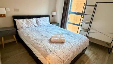 City Centre 2 bed apartment with a balcony - Foto 3