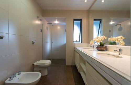 Refúgio de Luxo e Piscina à beira do Passaúna - Photo 37