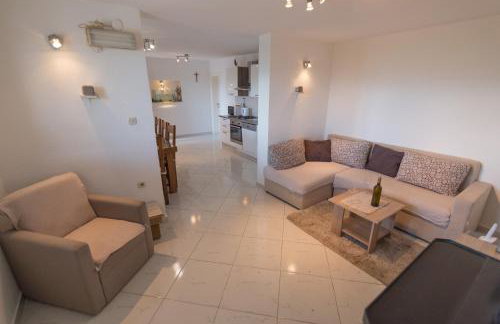 Holiday home Leko with outdoor pool and hot tub , can fit 22 people - Foto 74