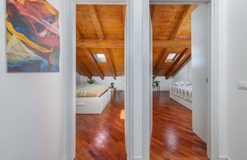 Homey Grandeur - Spacious Stay with Terrace & Wi-Fi - Foto 18