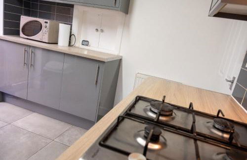 Conyngham Villa, Luxury Detached House, 6 Beds, 4BR,Large garden, Parking - Sleeps 8 - Foto 16