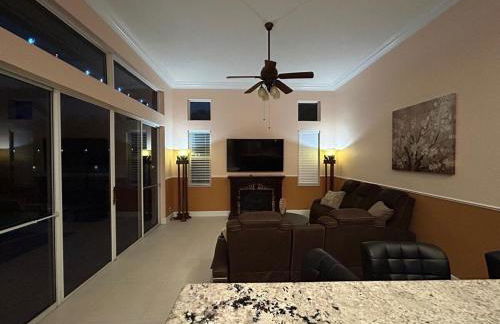 Luxurious 4-Bedroom House with Pool - Foto 27