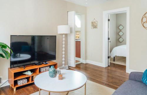 Spacious 2BR Apartment near Airport - Central Charming - Foto 1