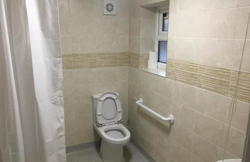 Spacious semi detached house - Photo 32