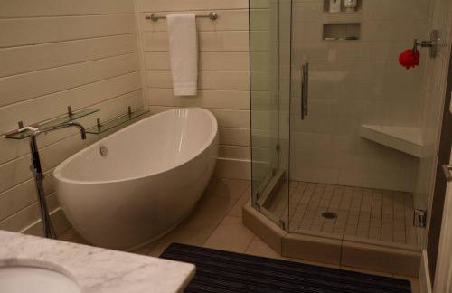 25-Bed, Amenity-Rich Estate in a Private Forest - Foto 36