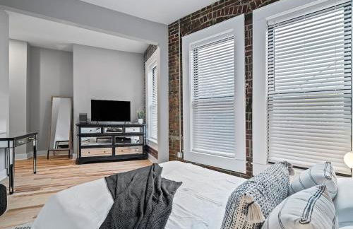 The Modern Boho Brick Loft - Foto 37