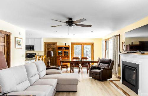 Gorgeous Cottage with Hot-tub and Games in Beaver Cove, Maine - Foto 26