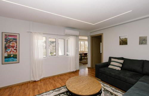 Ste's house at Macedonia Airport - Photo 8