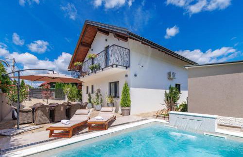 Villa Bajer, Fužine - Foto 1