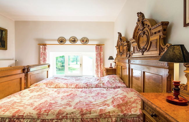 Mansion in Beauplateau Near Forest - Photo 5