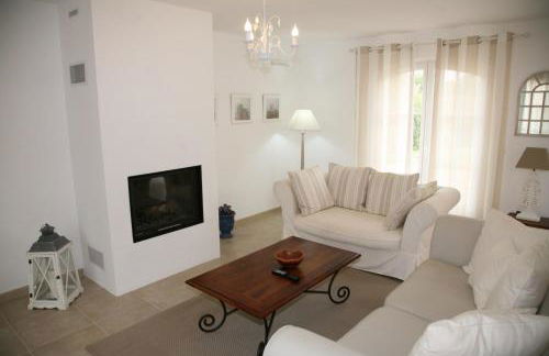 Golf de Pont Royal Villa les Micocouliers climatisée 4 chambres Piscine chauffée Parking - Foto 10