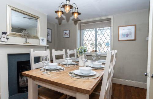 Historical Sherwood Forest Cottages - Sleeps 16 - Foto 8