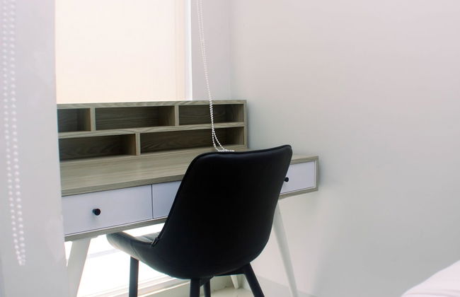 Homey And Minimalist Studio At Vasanta Innopark Apartment - Photo 9