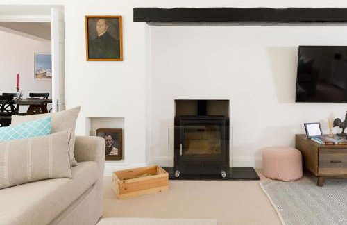 Stunning 5BR Home With Pool - 5 min to Beach - Foto 34