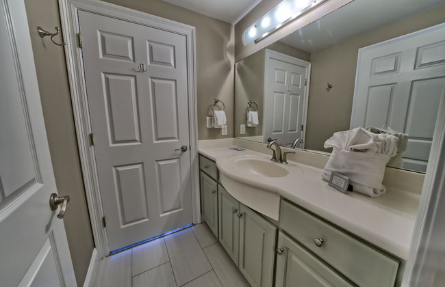 Pleasant Oceanfront Condo with Large Balcony and Beach Access - Unit 1605 by RedAwning - Foto 21