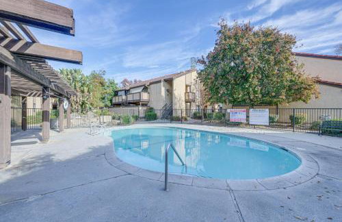Cozy Fresno Condo w/ Balcony & Pool Access - Photo 2