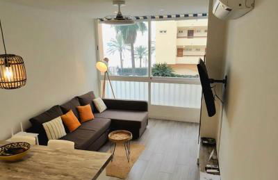 Sea View 2BR Beachfront & Cozy Balcony Marbella - Photo 16