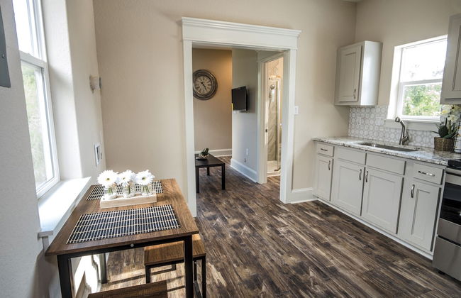 Beautiful Guest House on New Built Home Near Downtown - Photo 9