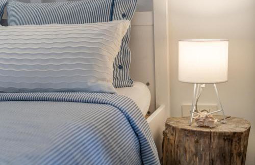 A White Cliffside Studio - Photo 13