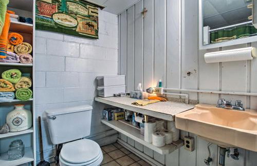 Lakefront Montague Cottage with Deck and Beach! - Foto 27