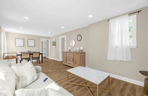 3BR Elam Retreat • Work & Rest - Photo 10