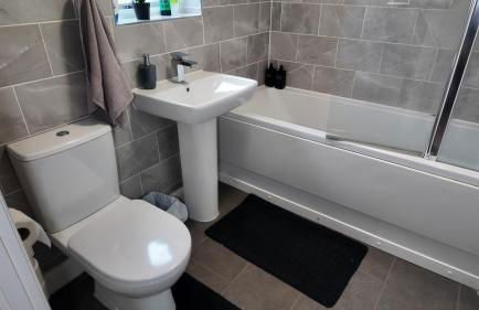 Modern house in City Centre with private parking and gated property - Foto 7