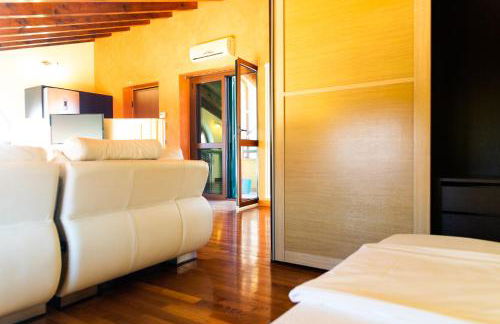 Openspace Attic Apartment with terrace, Wi-Fi - Foto 16