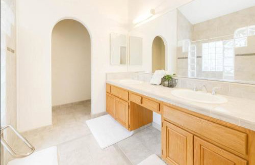 Peaceful Poolside Perfection near Wine Country - Foto 10