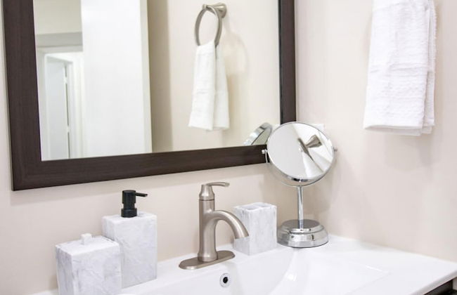 Good Vibes Oasis- Cozy Townhome With Parking - Photo 17