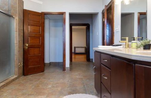 Elegant 6BR-4BA Family Home with Garage ABODEbucks - Foto 32