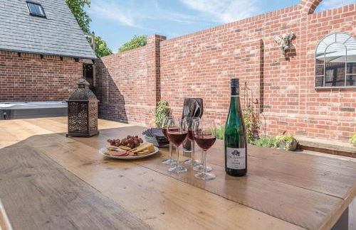 Chapel Cottage at Pond Hall Farm, Stunnning Property with Private Hot Tub, Hadleigh - Foto 50