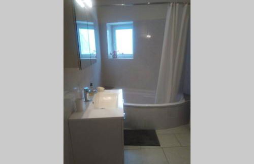 Appt 1 à 4 pers Cocoon,1,500 km sortie auto, 3 km Ctre Mâcon, PKG cour privée - Foto 9