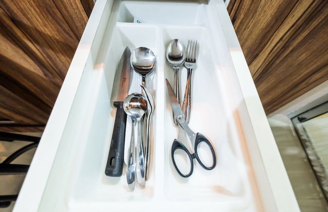 Classic 2BR Bassura City Apartment - Foto 19