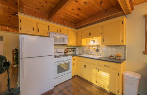 Far Enough Cabin - Chalet style cabin, walking distance to the trails! Foosball table! - Foto 10