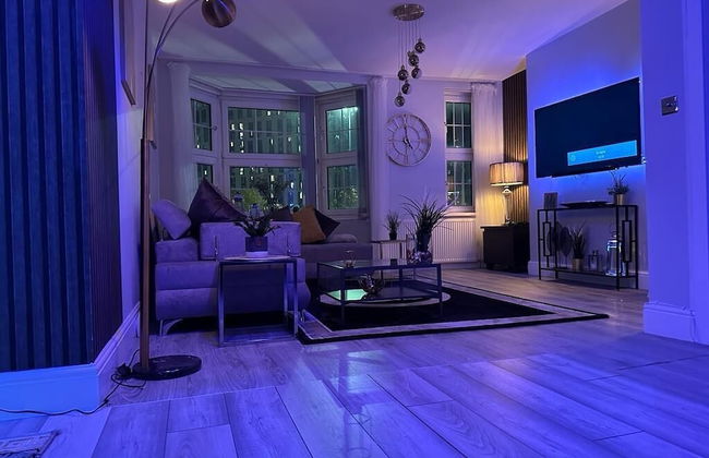 1 Bed Flat - Sleeps 2 - Jacuzzi - Parking - Wifi - Foto 8