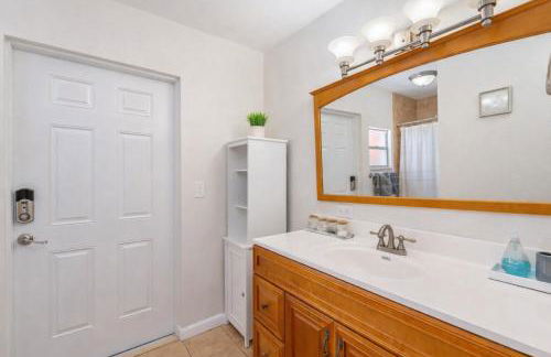 Ventur Tropical w Hot Tub Close to Beach - Photo 25