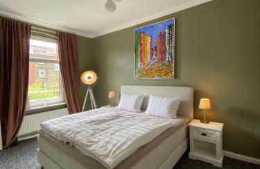 Zentraler Altbaucharme mit Blick über die Stadt - Foto 1