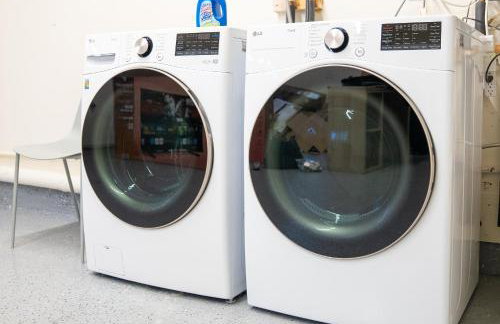 Grand Lux 4BR Prime Location & Serene Yard - Foto 19