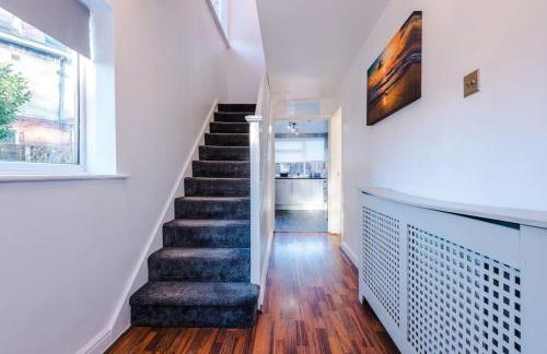 BIG 7xGuest House 3xVan Locked CarPort Garden Leeds & Bradford - Foto 2