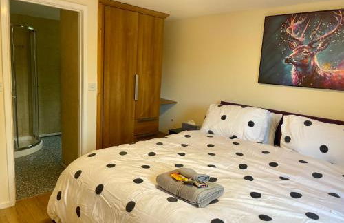 Comfy Chippenham Double Ensuite Home with Large Garden with Parking x 4 - Foto 28